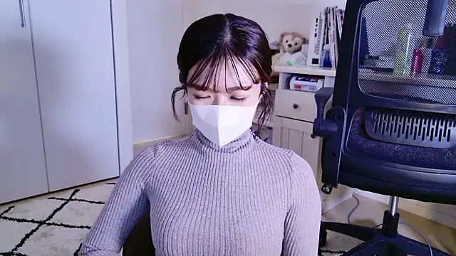 Snapshot of SatoYuri_jp chatting on 10-09-25, 12:36 SatoYuri jp online show from 10-09-25, 12:36