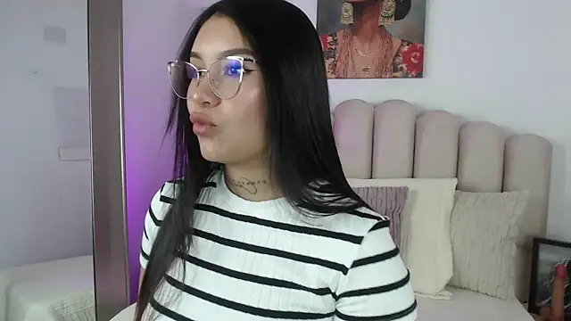 Snapshot of miawhite_x1 chatting on 10-07-25, 01:52 miawhite x1 online show from 10-07-25, 01:52