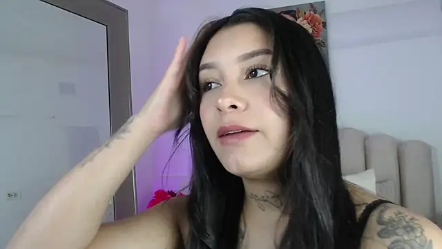Snapshot of miawhite_x1 chatting on 10-09-25, 12:14 miawhite x1 online show from 10-09-25, 12:14