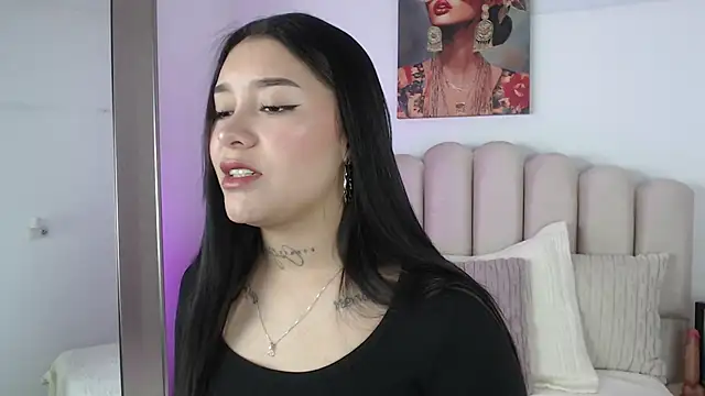 Snapshot of miawhite_x1 chatting on 10-20-25, 01:55 miawhite x1 online show from 10-20-25, 01:55