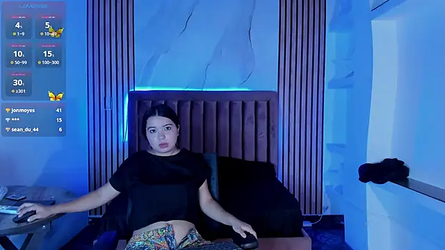 LunaWiill  online show from 10-04-25, 12:14