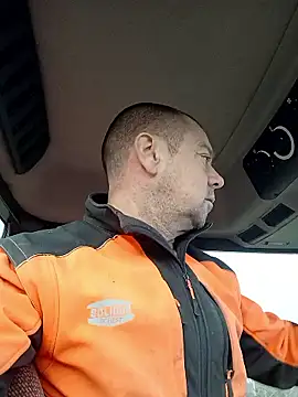 hugoboys4576 online show from 12-18-25, 08:20