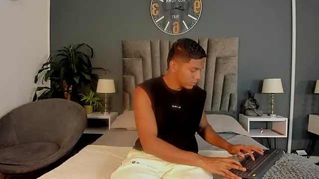 Zac Haynes online show from 10-22-25, 03:18