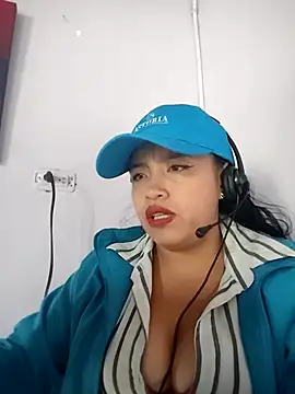 Snapshot of MILA__06 chatting on 10-20-25, 01:00 MILA 06 online show from 10-20-25, 01:00