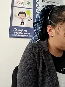 Snapshot of MILA__06 chatting on 11-17-25, 12:44 MILA 06 online show from 11-17-25, 12:44