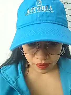 Snapshot of MILA__06 chatting on 11-19-25, 01:44 MILA 06 online show from 11-19-25, 01:44