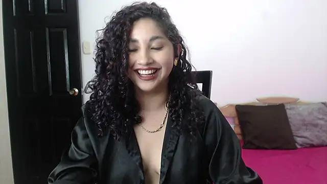 Gia Dior online show from 11-21-25, 10:08