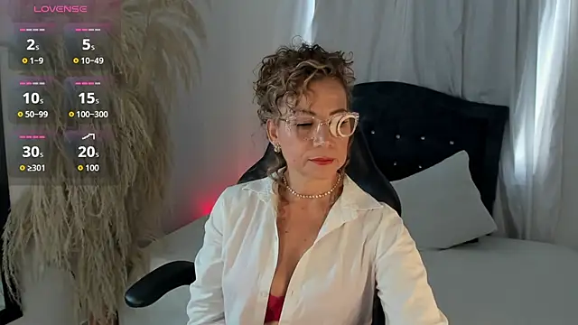 Snapshot of Jademommy_ chatting on 11-07-25, 06:08 Jademommy online show from 11-07-25, 06:08