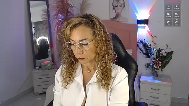 Snapshot of Jademommy_ chatting on 12-16-25, 08:58 Jademommy online show from 12-16-25, 08:58