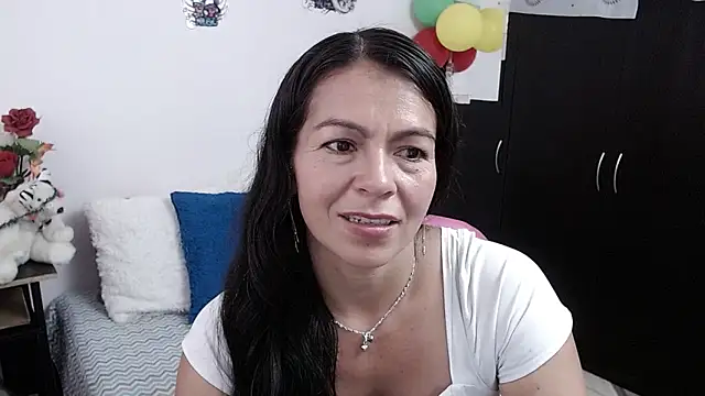 Snapshot of camilavargas_ chatting on 09-27-25, 08:36 camilavargas online show from 09-27-25, 08:36