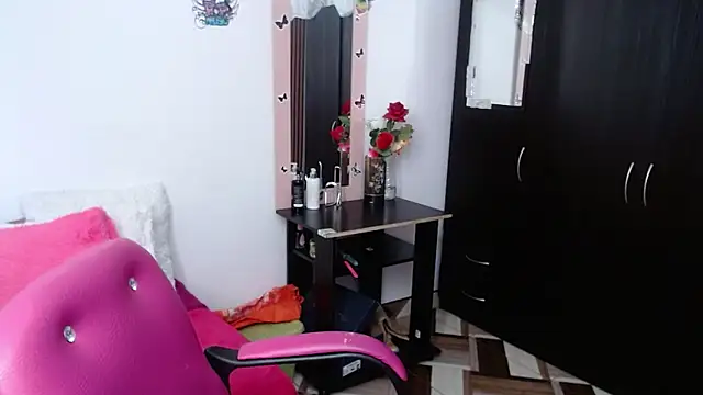 Snapshot of camilavargas_ chatting on 10-02-25, 09:44 camilavargas online show from 10-02-25, 09:44