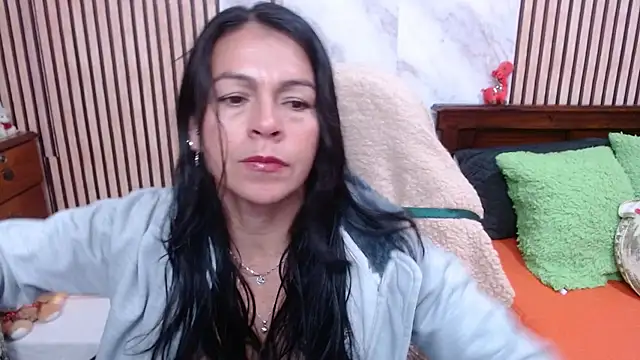 Snapshot of camilavargas_ chatting on 10-10-25, 01:54 camilavargas online show from 10-10-25, 01:54