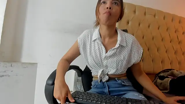 Naomis 35 online show from 12-16-25, 07:41