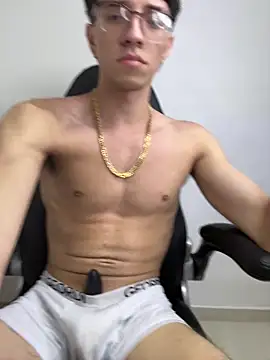 Snapshot of arthurdavies chatting on 12-05-25, 04:54 arthurdavies online show from 12-05-25, 04:54