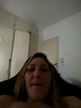 Lunita86 online show from 12-15-25, 02:21