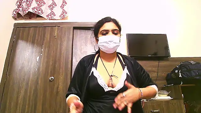 Snapshot of indianbeautystar chatting on 09-30-25, 12:21 indianbeautystar online show from 09-30-25, 12:21