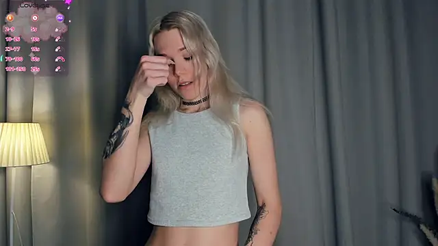 Snapshot of DianeHonnette chatting on 11-21-25, 07:34 DianeHonnette online show from 11-21-25, 07:34