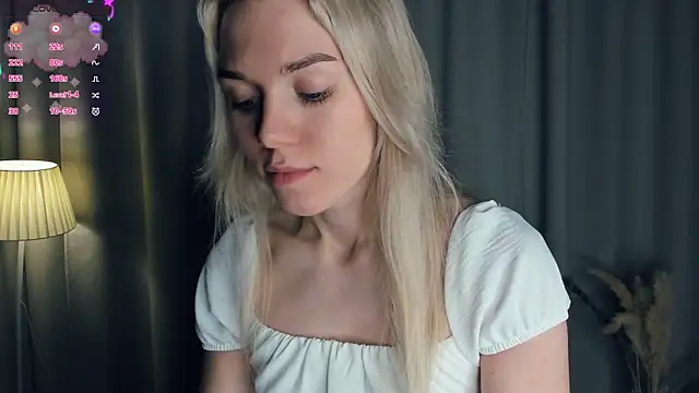 Snapshot of DianeHonnette chatting on 11-24-25, 07:13 DianeHonnette online show from 11-24-25, 07:13