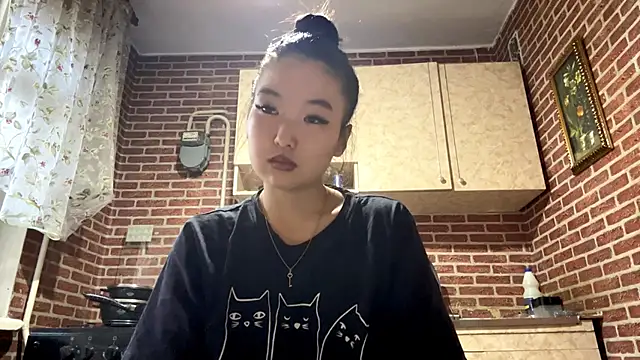 Snapshot of EmmaLeexth chatting on 11-07-25, 11:32 EmmaLeexth online show from 11-07-25, 11:32