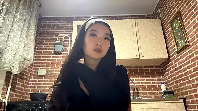 Snapshot of EmmaLeexth chatting on 11-11-25, 02:28 EmmaLeexth online show from 11-11-25, 02:28