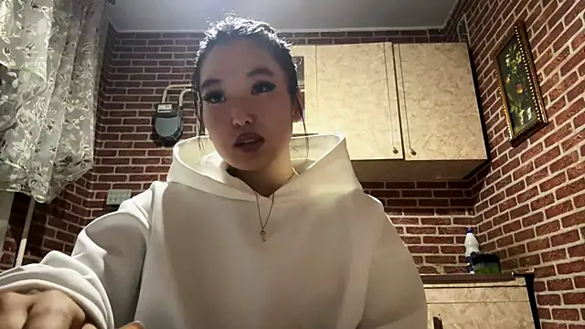 Snapshot of EmmaLeexth chatting on 11-13-25, 01:10 EmmaLeexth online show from 11-13-25, 01:10