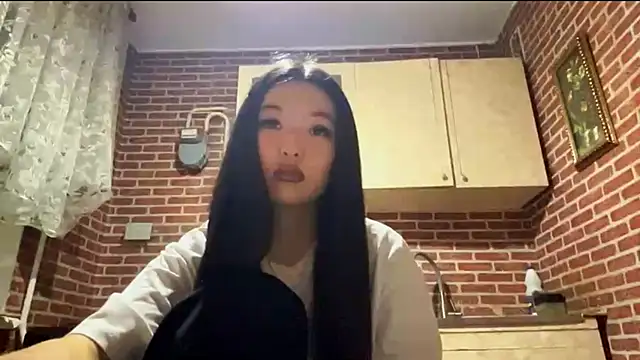 Snapshot of EmmaLeexth chatting on 11-14-25, 01:21 EmmaLeexth online show from 11-14-25, 01:21