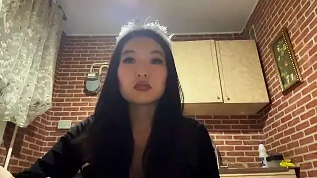 Snapshot of EmmaLeexth chatting on 11-18-25, 02:54 EmmaLeexth online show from 11-18-25, 02:54