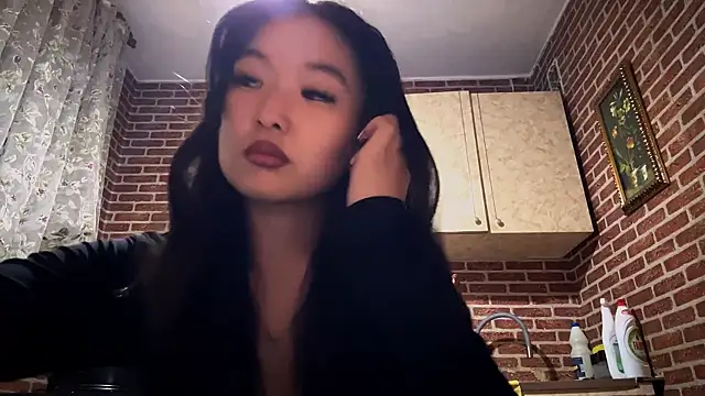 Snapshot of EmmaLeexth chatting on 12-14-25, 01:49 EmmaLeexth online show from 12-14-25, 01:49