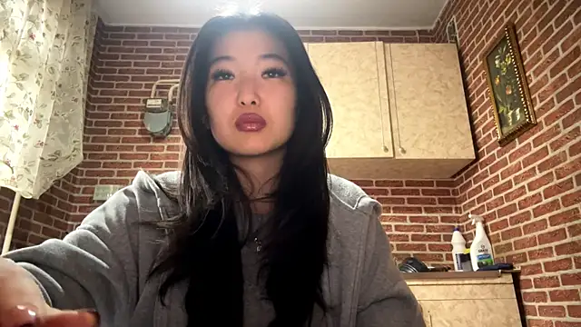 EmmaLeexth online show from 03-05-26, 10:11