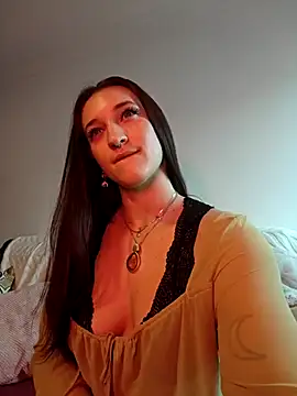 Snapshot of laradoom chatting on 09-18-25, 04:09 laradoom online show from 09-18-25, 04:09