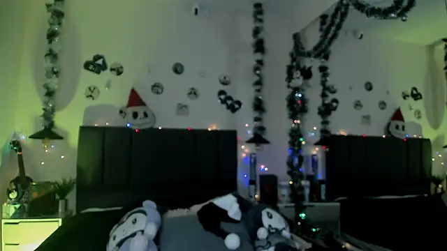 Snapshot of SabrinaV_ chatting on 11-27-25, 11:23 SabrinaV online show from 11-27-25, 11:23