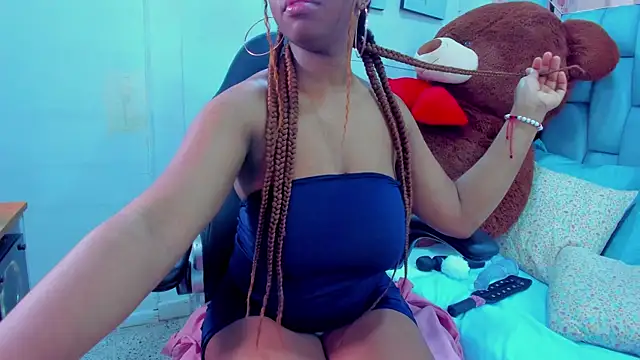 hazellanee online show from 11-12-25, 05:19