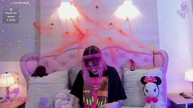 Rossiie Hunt  online show from 10-24-25, 04:14