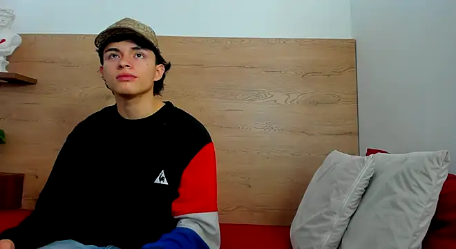 meganandtylerr19 online show from 12-19-25, 12:23