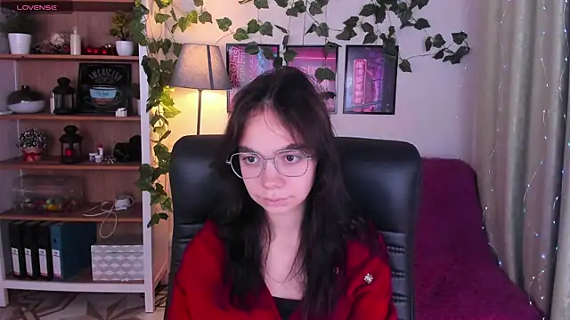 Snapshot of Elise_Noir chatting on 10-06-25, 04:04 Elise Noir online show from 10-06-25, 04:04