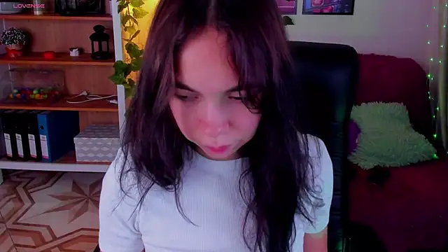Snapshot of Elise_Noir chatting on 10-21-25, 04:19 Elise Noir online show from 10-21-25, 04:19
