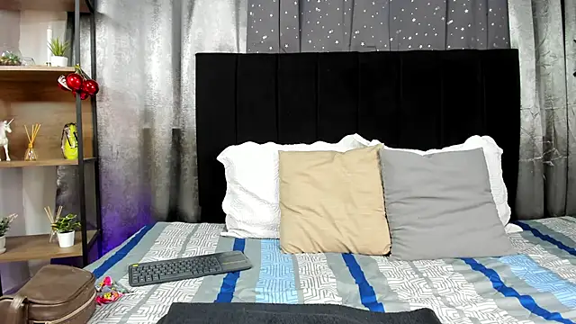 Lenapaul  online show from 12-14-25, 04:51