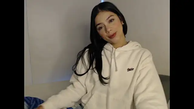 Snapshot of Mia_fire666 chatting on 12-15-25, 01:26 Mia fire666 online show from 12-15-25, 01:26