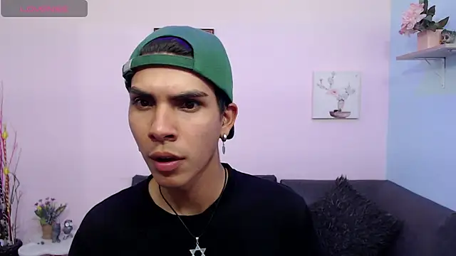 Snapshot of David_925_ chatting on 11-18-25, 08:13 David 925 online show from 11-18-25, 08:13