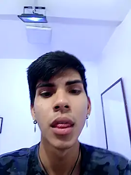 Snapshot of David_925_ chatting on 11-20-25, 04:34 David 925 online show from 11-20-25, 04:34