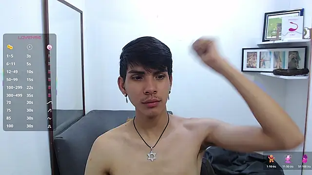 Snapshot of David_925_ chatting on 11-23-25, 12:38 David 925 online show from 11-23-25, 12:38