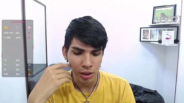 Snapshot of David_925_ chatting on 11-25-25, 03:39 David 925 online show from 11-25-25, 03:39