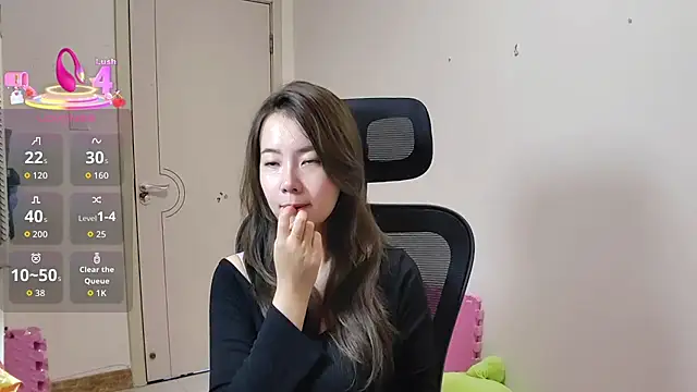 Snapshot of sallycui chatting on 10-10-25, 12:53 sallycui online show from 10-10-25, 12:53