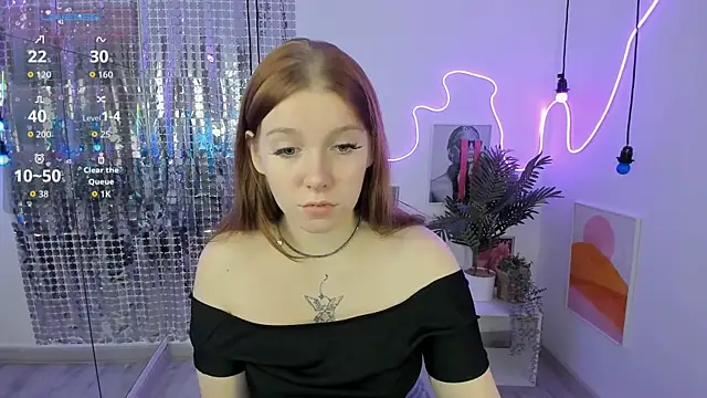 Snapshot of Layla_Glam chatting on 12-14-25, 05:24 Layla Glam online show from 12-14-25, 05:24