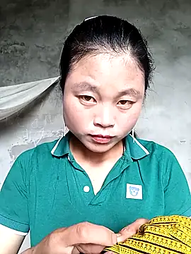Snapshot of clara-cute chatting on 10-02-25, 04:52 clara-cute online show from 10-02-25, 04:52