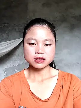 Snapshot of clara-cute chatting on 10-06-25, 04:43 clara-cute online show from 10-06-25, 04:43