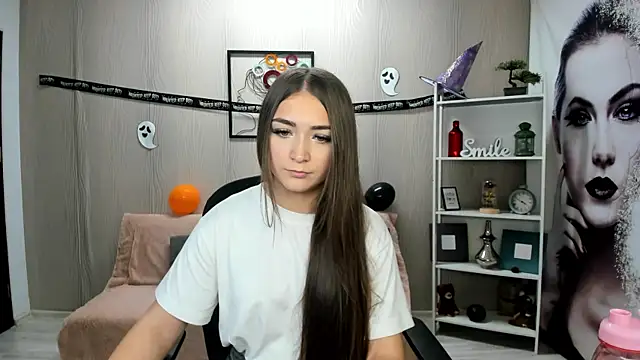 EllaClarke online show from 10-31-25, 12:50