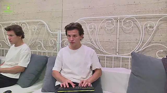 Snapshot of JesseCrosss chatting on 09-23-25, 08:12 JesseCrosss online show from 09-23-25, 08:12