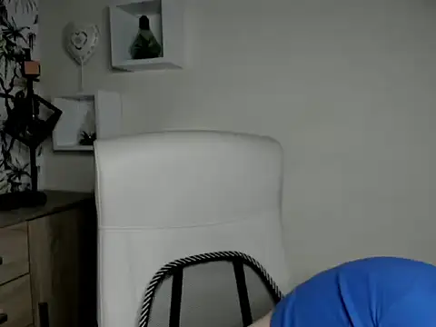 NinaBlond1 online show from 09-30-25, 05:45