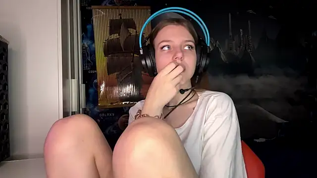 Elira Breeze online show from 11-14-25, 12:26